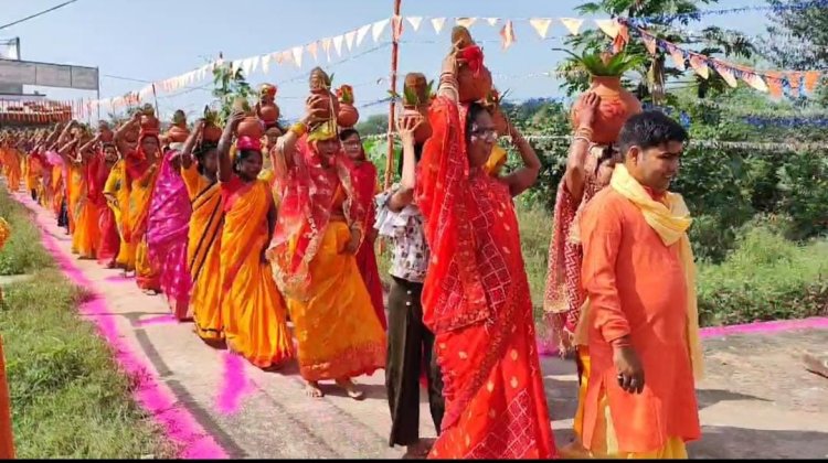 बागबहार में भव्य कलश यात्रा के साथ नवरात्र प्रारंभ,  महिलाओं और श्रद्धालुओं द्वारा नगर भ्रमण कर निकाली गई कलश यात्रा,  विधि विधान के साथ की गई माता रानी की प्रतिमा की स्थापना