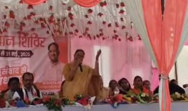 तमता में सुशासन तिहार का आयोजन, विधायक गोमती साय और जि पं अध्यक्ष सालिक साय के साथ ही अंत्यावसायी आयोग के अध्यक्ष सुरेंद्र बेसरा भी हुए शामिल, समस्याओं की जानकारी लेकर अधिकारियों को दिए निराकरण के निर्देश