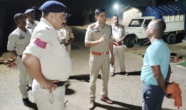  जशपुर पुलिस ने पूरे जिले में चलाया, बीती रात कोंबिंग गस्त का महा अभियान   गश्त दौरान 50 से अधिक, गुंडे, निगरानी बदमाशों की, की गई चेकिंग, तीन गिरफ्तारी वारंट सहित 10 स्थाई वारंटियों को भी किया गया गिरफ्तार   एस एस पी ने बताया अपराधियों पर लगाम लगाने के लिए, की गई कवायद