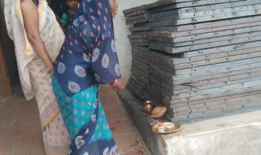 प्रधानमंत्री आवास योजना बनी ग्रामीण महिला समूहों की आजीविका का आधार, सेंटरिंग सामग्री किराए पर देकर शुरू किया स्वरोजगार