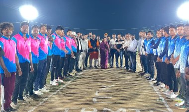 *समापन,रात्रि कालीन क्रिकेट टूर्नामेंट फाइनल मैच : लभनीपारा विजेता पाकेरटिकरा उपविजेता बने जन प्रतिनिधियों के हाथों दिए गए पुरस्कार*