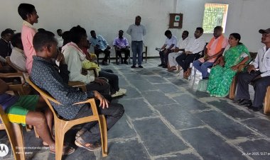 किसानों को आत्मनिर्भर बनाने की दिशा में जशपुर प्रशासन का सशक्त कदम      किसानों को फल क्लीनिंग एवं ग्रेडिंग मशीन प्रदान की गई