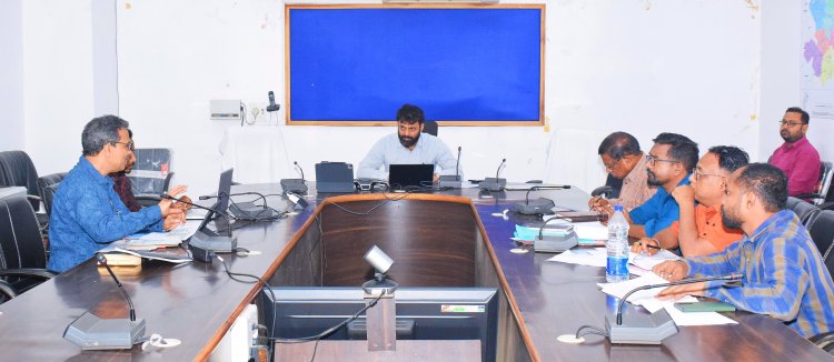 कलेक्टर ने बाढ़ आपदा से बचाव के लिए सभी जरूरी सुविधाएं सुनिश्चित करने के दिए निर्देश, अत्यधिक वर्षा की संभावना होने पर नदी किनारे बसे गांव वालों को तत्काल सूचना दें, नगर सेना के अधिकारी को वोट, गोताखोर, रस्सी सहित जरूरी सुविधाएं तैयार रखने के निर्देश, जल संसाधन विभाग को पानी का स्तर बढ़ने पर तत्काल सूचना देने के निर्देश