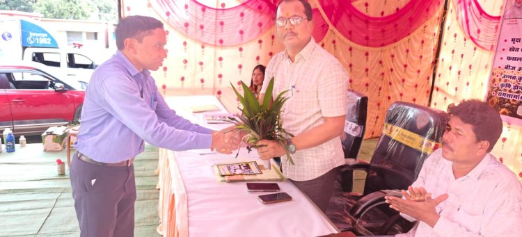 विकसित कृषि संकल्प अभियान, चोंगरीबहार में सालिक साय के आतिथ्य में कृषि तकनीकों और योजनाओं की दी गई जानकारी, किसानों में दिखा उत्साह