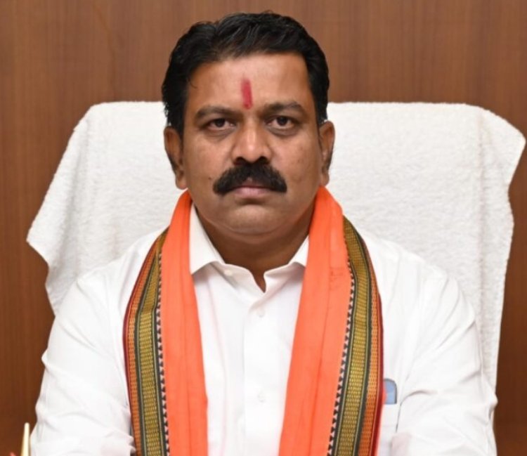 आम जनता एवं पीड़ित की समझ के लिए छत्तीसगढ़ पुलिस की कार्य प्रणाली से उर्दू-फारसी के कठिन शब्दों की जगह उपयोग होगी सरल हिंदी- गृहमंत्री विजय शर्मापुलिस कार्यप्रणाली में उर्दू-फारसी के कठिन शब्दों की जगह होगी सरल हिंदी