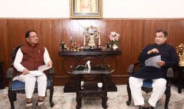केंद्रीय मंत्री नितिन गडकरी से मिले मुख्यमंत्री विष्णुदेव साय     आदिवासी अंचलों तक सड़कों की पहुँच से विकास की गति होगी तीव्र - मुख्यमंत्री