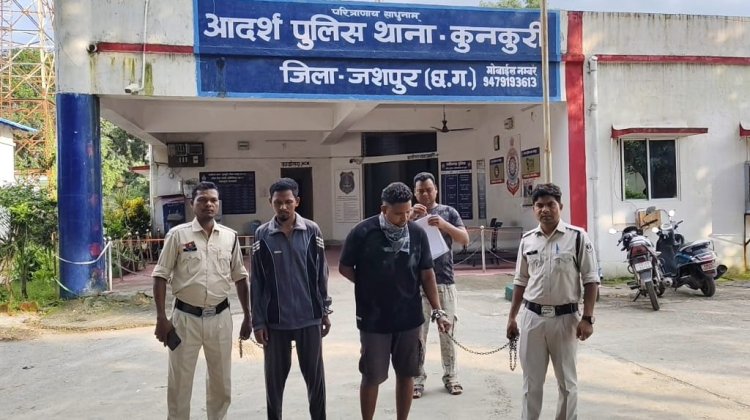 ऑपरेशन अंकुश: पुलिस अभिरक्षा से आजीवन कारावास से दंडित गैंगरेप के फरार आरोपियों को अंततः जशपुर पुलिस ने झारखंड से धर दबौचा
