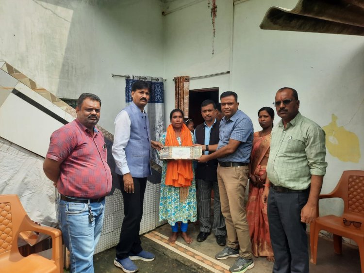 महामहिम राष्ट्रपति के हाथों 15 अगस्त को प्रधानमंत्री आवास योजना के हितग्राही सुमन होगें सम्मानित, राष्ट्रपति भवन से मिला निमंत्रण-पत्र