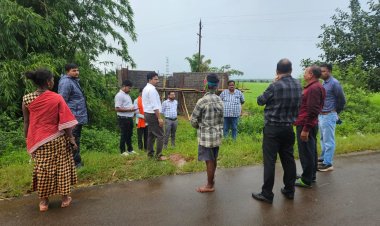 जिला पंचायत सीईओ ने निर्माणाधीन बहुउद्देश्यीय केंद्र का किया निरीक्षण, सामरबार, गायबुडा तथा देवडांड में पीएम जनमन योजनांन्तर्गत निर्माणाधीन आवासों का भी किया निरीक्षण