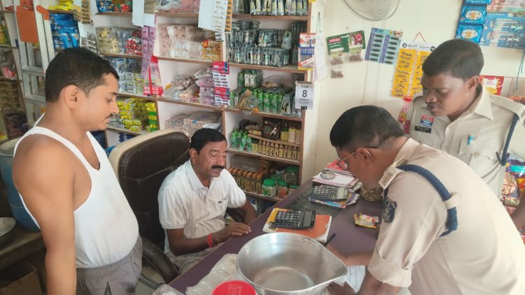 जशपुर पुलिस ने चलाया जिले में विशेष अभियान..... कोटपा एक्ट के तहत की कार्यवाही।     स्कूल परिसर के आस पास, सार्वजनिक स्थानों पर तंबाकू उत्पाद बेचने वाले दुकानदारों के खिलाफ कार्यवाही करते हुए,कुल 114 प्रकरणों में 22,800रु का भरवाया जुर्माना         