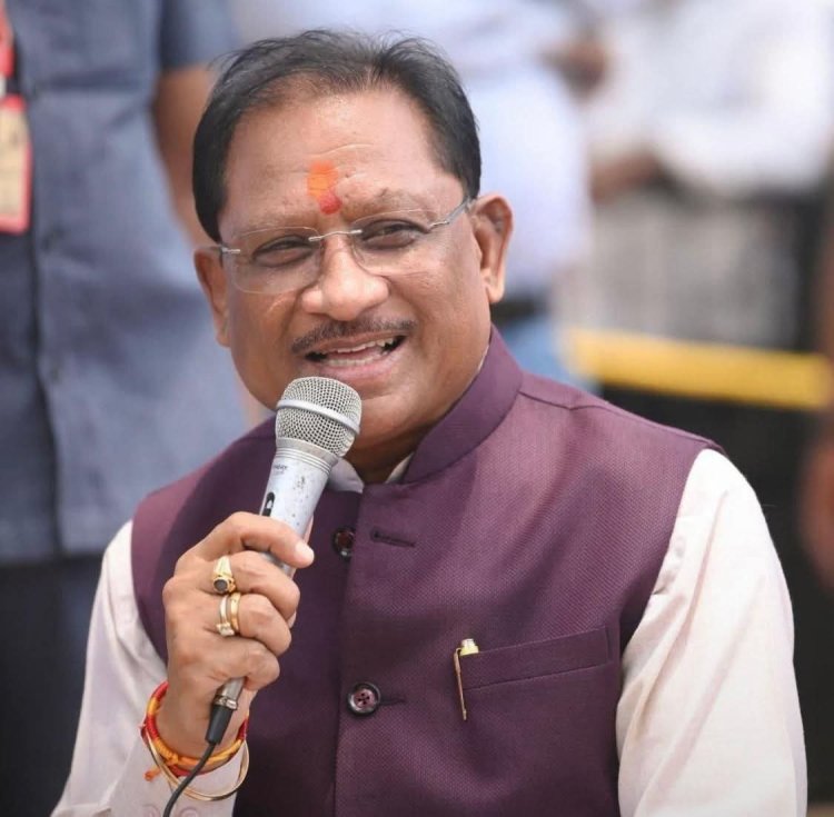 सीएम कैंप कार्यालय की त्वरित पहल से अंधेरे में डूबा गांव हुआ रोशन     ग्रामीणों ने मुख्यमंत्री श्री विष्णुदेव साय का जताया आभार