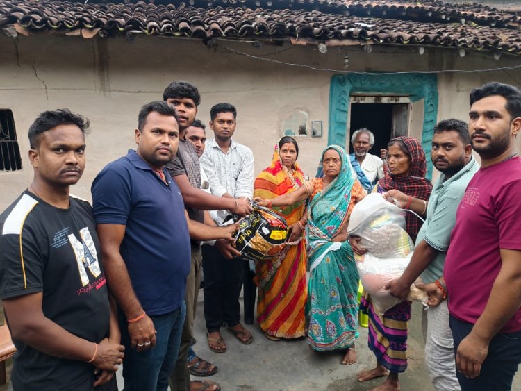 शोकाकुल परिवार को केसला पाठ फाउंडेशन द्वारा राशन सामग्री देकर आर्थिक मदद किया गया