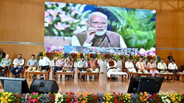 प्रधानमंत्री श्री नरेन्द्र मोदी ने किसानों के लिए 41 हजार करोड़ रूपए से अधिक की दो नई योजनाओं का किया शुभारंभ