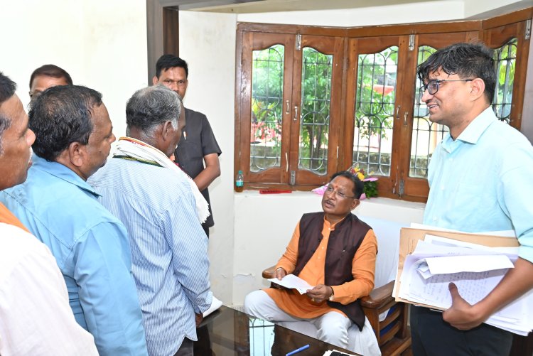 मुख्यमंत्री ने बगिया में सुनी लोगों की समस्या, आवेदनों का गंभीरता से निराकरण करने के निर्देश 