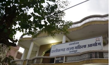 महिला आयोग में अध्यक्ष-सदस्यों के बीच टकराव, नोटिस तामिली पर शुरू हुआ विवाद