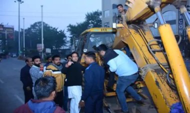 रायपुर में NIT चौपाटी की आज शिफ्टिंग: विरोध में रातभर बैठे व्यापारी, कांग्रेस ने दिया समर्थन; प्रदर्शनकारी पुलिस हिरासत में