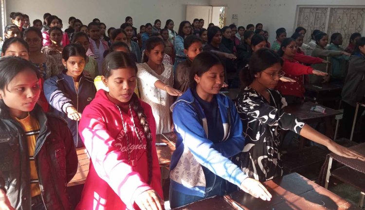 गरिमामय वातावरण में मनाया गया गुरुकुल महिला महाविद्यालय में सविधान दिवस