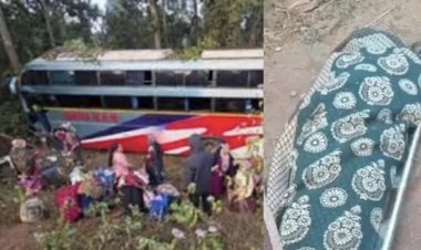 NH 30 पर बड़ा हादसा, पेड़ से टकराई तिरुपति जा रही टूरिस्ट बस, एक युवक की मौत, 3 घायल