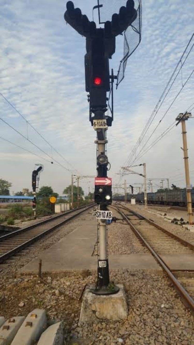 दक्षिण पूर्व मध्य रेलवे (दपूमरे) के रायपुर मंडल ने निपनिया–भाटापारा ट्रिपल लाइन सेक्शन पर 15 किमी नई ऑटोमैटिक सिग्नलिंग सिस्टम को सफलतापूर्वक कमीशन कर दिया