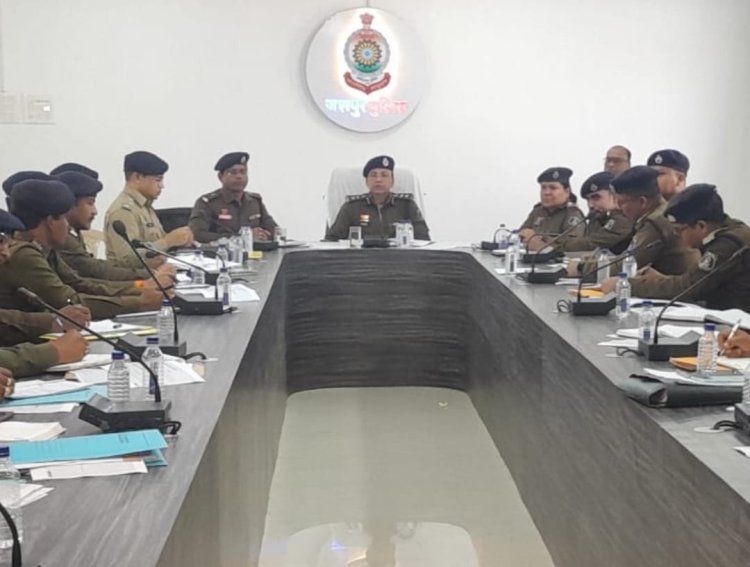 अपराध समीक्षा पर एसएसपी जशपुर शशि मोहन सिंह ने अनुविभागवार ली बैठक