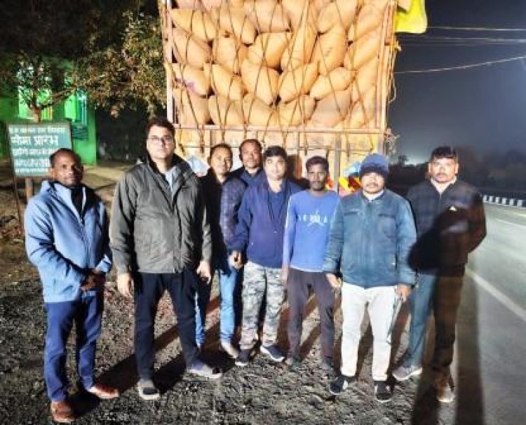 अवैध धान परिवहन पर कार्रवाई, 694 बोरा धान जब्त