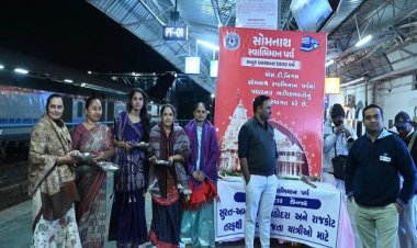 सोमनाथ स्वाभिमान पर्व में शामिल होने के लिए विशेष ट्रेन से पहुंचे शिव भक्तों का वेरावल स्टेशन पर गर्मजोशी से स्वागत