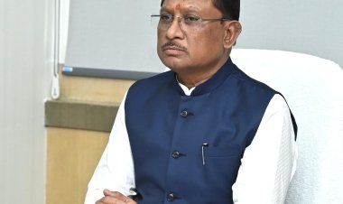 दंतेवाड़ा में 63 माओवादियों ने हिंसा का रास्ता छोड़कर लोकतंत्र और विकास की मुख्यधारा से जुडऩे का लिया संकल्प