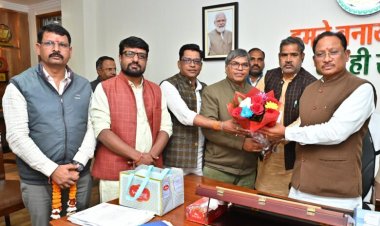 CM साय से वीर शहीद दीपक भारद्वाज स्मृति समिति के सदस्यों की सौजन्य मुलाकात