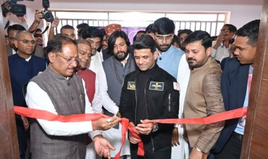 मुख्यमंत्री साय और ग्रुप कैप्टन शुभांशु शुक्ला ने जिला प्रशासन के प्रोजेक्ट अंतरिक्ष संगवारी के तहत अंतरिक्ष केन्द्र का शुभारंभ किया