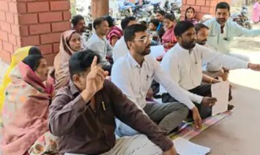 धमतरी नगर निगम में बेलिंग मशीन की खरीद में भ्रष्टाचार का आरोप लगाते हुए कांग्रेस पार्षदों ने गुरुवार को धरना प्रदर्शन किया