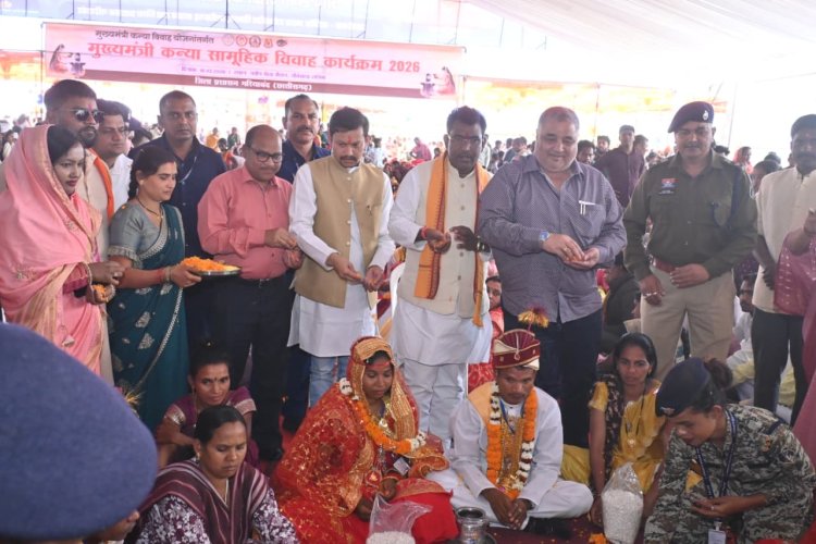 4 आत्मसमर्पित नक्सली बंधे विवाह बंधन में, मुख्यधारा में लौटकर सराहा राज्य सरकार की योजना