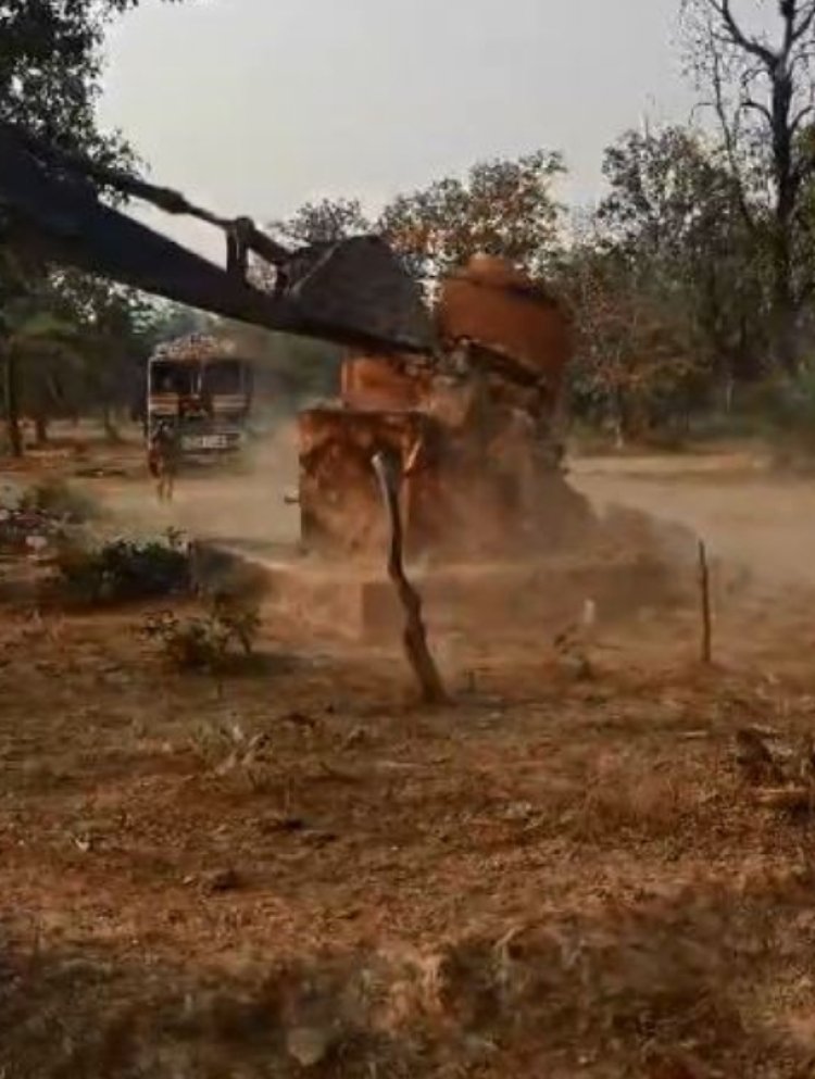 सुरक्षा बलों ने नक्सली स्मारक किया ध्वस्त