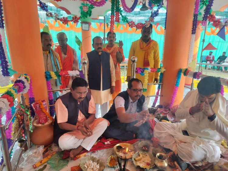 अखंड नाम जप यज्ञ में शामिल हुए जिपं अध्‍यक्ष सालिक साय, श्रऋालुओं के साथ किया नाम जप, बताया दैवीय कार्य, कहा सनातन संस्‍कृति के पुनर्स्‍थापन का महान कार्य