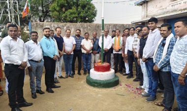 रघुनाथपुर में हर्षोल्लास के साथ मनाया गया भाजपा का स्थापना दिवस: जिला पंचायत अध्यक्ष सालिक साय रहे मुख्य अतिथि