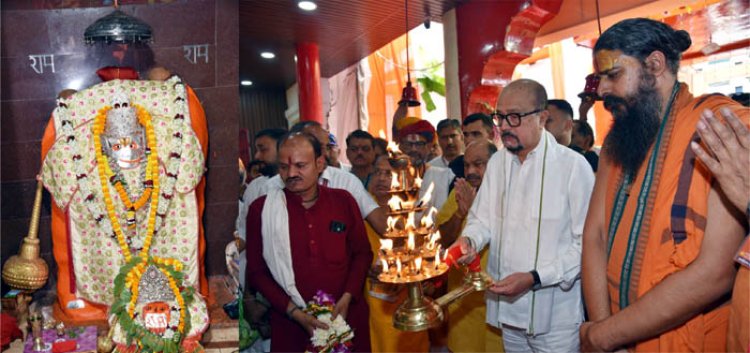 रायपुर :राज्यपाल डेका ने हनुमान जन्मोत्सव के अवसर पर की पूजा-अर्चना