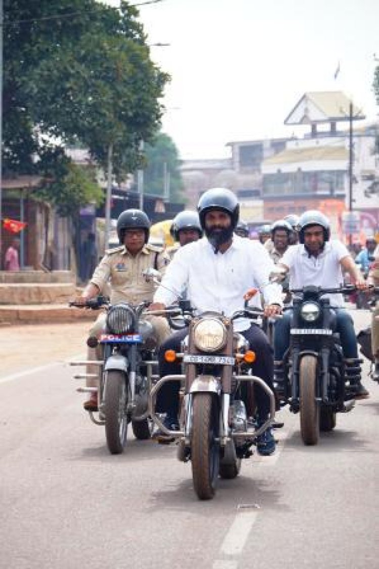 कलेक्टर ने अधिकारियों-कर्मचारियों को वाहन चलाते समय हेलमेट और सीट बेल्ट का उपयोग करने के दिए निर्देश