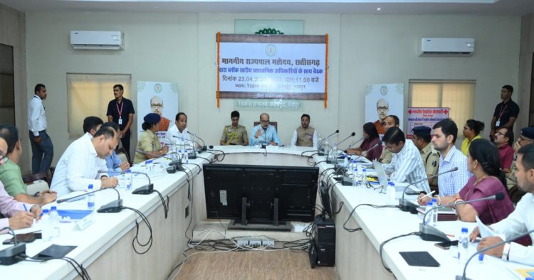 राज्यपाल रमेन डेका ने ली रायपुर जिले में विकासखंड स्तरीय समीक्षा बैठक