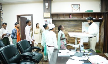 कलेक्टर श्री रोहित व्यास ने जनदर्शन में सुनी आमजन की समस्याएँ