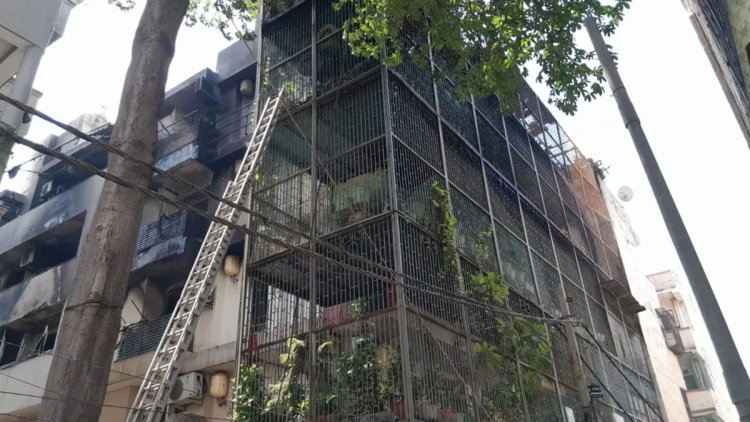 AC BLAST: AC ब्लास्ट से धधकी 4 मंजिला इमारत, 9 लोगों की दर्दनाक मौत