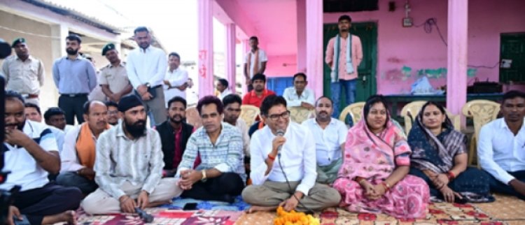 वित्त मंत्री चौधरी ने ग्राम डुमरमुड़ा में ग्रामीणों से किया आत्मीय संवाद