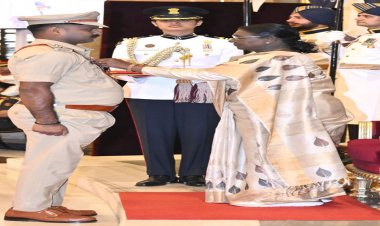 वित्त मंत्री ओपी चौधरी ने शौर्य चक्र से सम्मानित छत्तीसगढ़ पुलिस के जांबाज अधिकारियों को दी बधाई