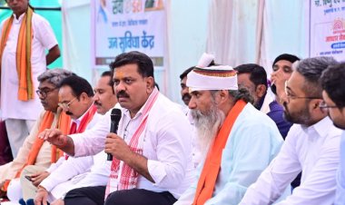 उप मुख्यमंत्री विजय शर्मा ने बोड़ागांव में ग्रामीणों के बीच चौपाल लगाकर किया संवाद