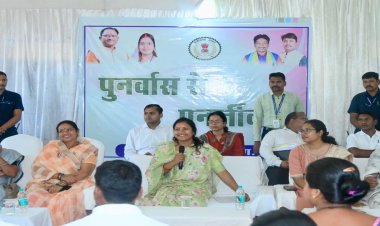 हिंसा से विकास की ओर : आत्मसमर्पित महिलाओं के बीच पहुंचीं मंत्री लक्ष्मी राजवाड़े, पुनर्वास नीति को बताया नई जिंदगी की राह