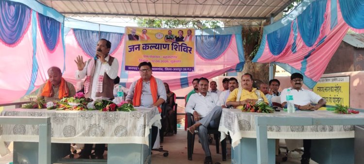 पत्थलगांव के बहना टांगर में लगा जनकल्याण शिविर, ग्रामीणों की समस्याएं सुन समाधान का दिया भरोसा