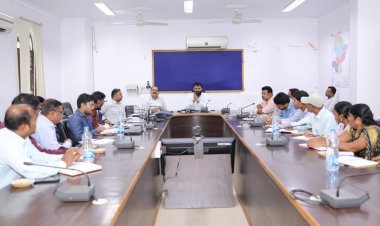 कलेक्टर ने युवाओं को उनकी रूचि और मार्केट में रोजगार की मांग अनुसार प्रशिक्षण देने के दिए निर्देश