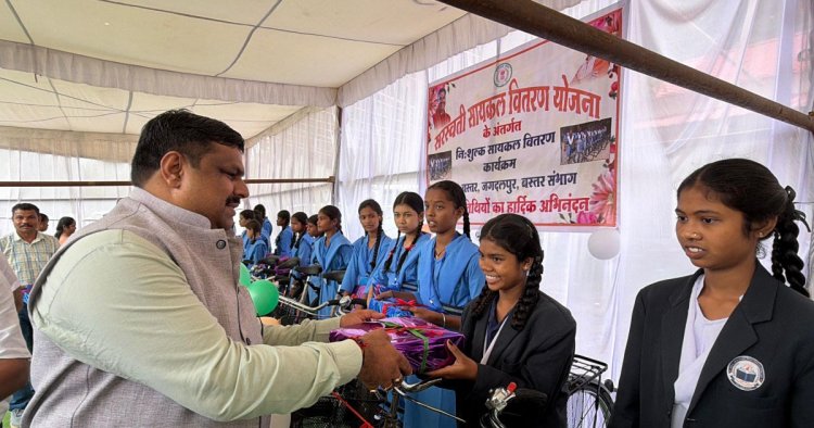 शिक्षा मंत्री गजेंद्र यादव ने बस्तर में शिक्षा विभाग की संभाग स्तरीय समीक्षा बैठक ली