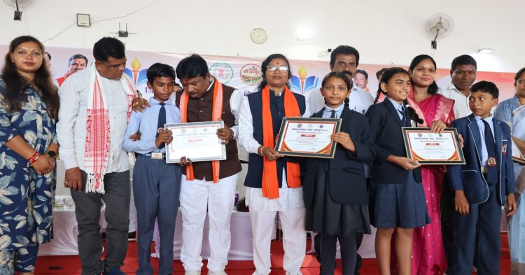 शाला प्रवेशोत्सव से शिक्षा को मिली नई उड़ान 37 बंद विद्यालय फिर से खुले, बच्चों के चेहरों पर लौटी मुस्कान