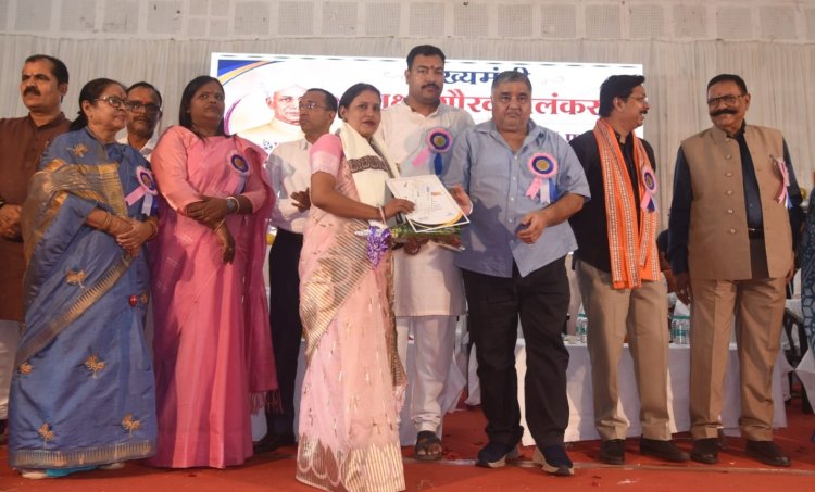 शिक्षा ही सफलता का मूल मंत्र है, कोई भी बच्चा शिक्षा से वंचित न रहे — पर्यटन मंत्री  राजेश अग्रवाल