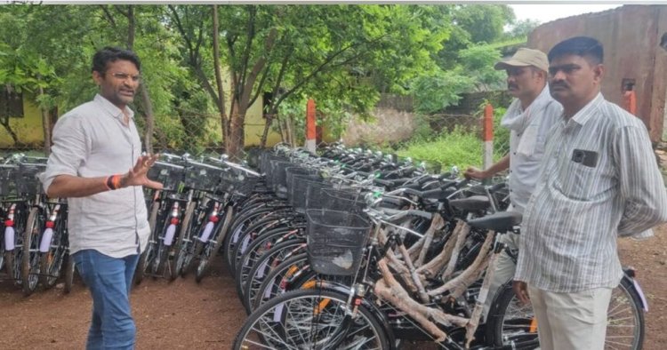 धरसींवा ब्लॉक के स्कूलों में शिक्षा विभाग की गंभीर लापरवाही उजागर, सरस्वती साइकिल योजना में अनियमितता के आरोप