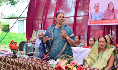 पत्थलगांव विधायक गोमती साय ने नए स्कूल भवन का किया लोकार्पण, नवप्रवेशी बच्चों का किया तिलक लगाकर स्वागत